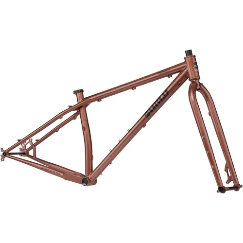 Surly Krampus MTB Rahmenkit, 29+, XL, copper – Robuster Rahmen für Abenteuer - Das Surly Krampus MTB Rahmenkit in 29+ und XL bietet eine stabile Basis für anspruchsvolle Touren. Sein attraktives Kupferdesign und die hohe Verarbeitungsqualität garantieren Langlebigkeit und Fahrvergnügen.