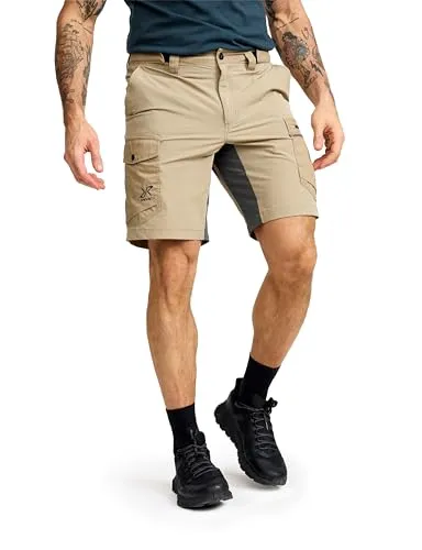 RevolutionRace Rambler Lightweight Pro Shorts für Herren - Wanderhosen mit geringem Gewicht und 4-Wege-Stretch für maximale Bewegungsfreiheit, ideal für Outdoor-Abenteuer und ausgestattet mit wasserabweisender DWR-Beschichtung.