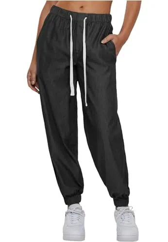 Urban Classics Damen Sporthose - Ladies Light Denim Jogpants - Sport-Jogginghosen für Damen mit entspannter Loose Fit Passform für maximalen Komfort, ideal für aktive Frauen, die modisch aussehen möchten.