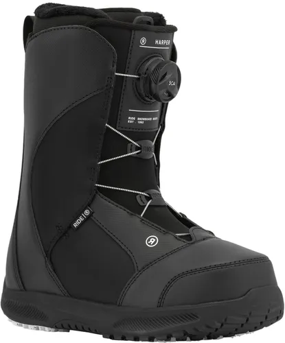 RIDE HARPER Boot 2026 black - Größe 40 - Der RIDE HARPER Boot 2026 in Schwarz bietet hohen Komfort und eine perfekte Passform dank des H4 BOA Systems. Mit robuster Bodenhaftung und weicher bis mittlerer Flexibilität ideal für Fortschritte auf der Piste.