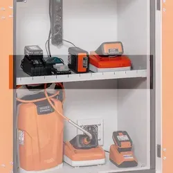 Cemo Einlegeboden 670 x 400 x 35 mm für Akku-Lagerschrank - Werkstattausrüstung mit zusätzlicher Ablagefläche für Akku-Lagerschränke, optimal für die effiziente Nutzung des Stauraums.