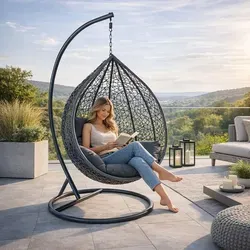 Polyrattan Hängesessel mit Gestell - Anthrazit - Hängesessel in Tropfenform, witterungsbeständig und ideal für den Outdoor-Bereich. Inkl. bequemem, weich gepolstertem Sitzkissen, höhenverstellbar und bis 120 kg belastbar.