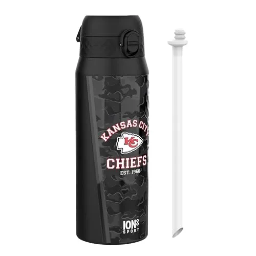 ion8 NFL Kansas City Chiefs Trinkflasche mit Strohhalm, 750ml, auslaufsichere Edelstahlflasche - Offizielle NFL Trinkflasche mit 750 ml Volumen. Robuste Edelstahlkonstruktion für heiße und kalte Getränke. Praktischer Klappdeckel für einfache Befüllung und spülmaschinenfest – ideal für unterwegs!