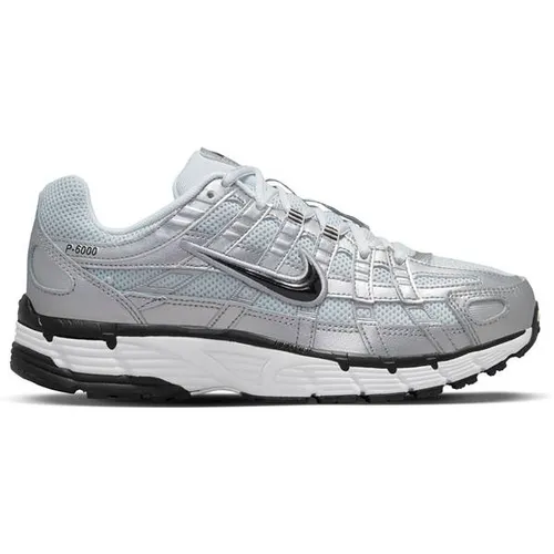 Nike P-6000 Sneaker in Weiß-Schwarz-Metallisch Silber, Größe 40 - Retro-inspirierte Sneaker im Laufschuhstil der 2000er; leicht und atmungsaktiv, ideal für den täglichen Tragekomfort; perfekte Kombination aus Stil und Funktionalität.