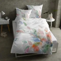 Traumschlaf Mako Satin Bettwäsche Ephemere Multi 155x220 cm - Genießen Sie die edle Traumschlaf Mako Satin Bettwäsche Ephemere Multi. Mit ihrem eleganten Aquarell-Design und der luxuriösen Haptik verwandelt sie Ihr Schlafzimmer in eine stilvolle Oase. Ideal für anspruchsvolle Schlafumgebungen.