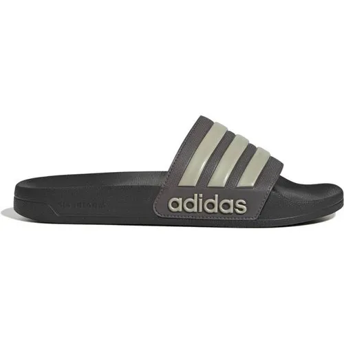 ADIDAS Herren Badeslipper Shower adilette - Badeschuhe mit unschlagbarem Komfort für Schwimmbad und Zuhause. Leicht und dämpfend, ideal für jeden Schritt. Sportlicher Style mit adidas Logo und 3-Streifen.