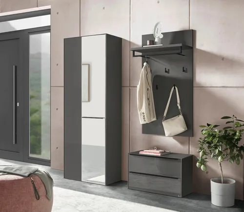 set one by Musterring Garderobenschrank reno-Dielen – Stilvoller Stauraum in 2 Farben - Der Garderobenschrank »reno-Dielen« bietet Funktionalität und Komfort. Mit integriertem Spiegel, sanft schließenden Türen und flexibler Montage des Türanschlags ist er ideal für modernes Wohnen.