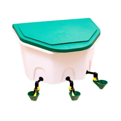 AviAqua 8 Liter Tränke für Geflügel mit 3 Tränkenplätzen - Praktische Geflügeltränke mit 8 Litern Fassungsvermögen. Ideal für Hühner, Wachteln und Tauben. Robustes Design für eine zuverlässige Wasserversorgung im Stall.