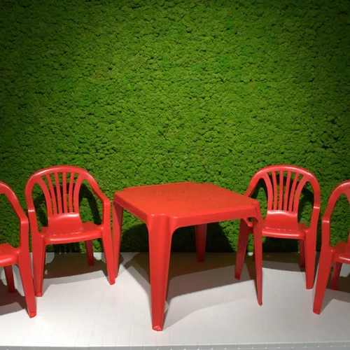 Kindermonoblock SET rot - 4x Stuhl Sedia Baby & 1x Tisch Tavolo - Gartenstühle: 4 stapelbare, wetterfeste Kinder-Stühle und 1 Tisch in strahlendem Rot, ideal für den Außenbereich und perfekt für Spiel und Spaß.