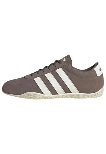 adidas Damen Grand Court LO Schuhe, Earth Strata/Off White, 40 EU - Sportliche Damen Sneakers mit regulärer Passform, aus hochwertigem Leder, ideal für den Alltag. Die Gummiaußensohle sorgt für optimalen Halt und Komfort.