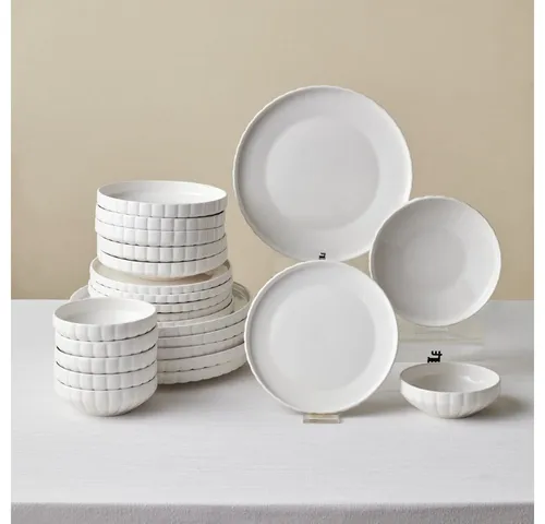 Karaca Stream Pumpkin Geschirr-Set 24-tlg. für 6 Personen - Elegantes 24-teiliges Tafelservice aus feinstem Bone China, ideal für stilvolle Anlässe. Hochwertige Verarbeitung und modernes Design machen jede Mahlzeit zum Erlebnis.