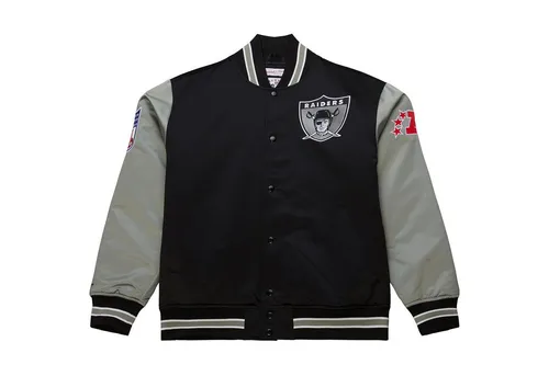 M&N Heavyweight Satin Jacke NFL Oakland Raiders - S - Stylische Baseball-Jacke für Herren in Größe S. Gefüttert und ideal für Freizeitaktivitäten. Hochwertiges Polyester-Material sorgt für Komfort und Langlebigkeit.