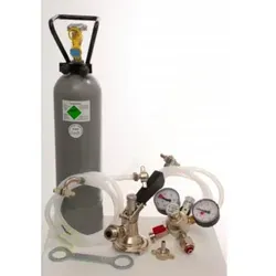 Zubehörpaket für Kontakt 2-leitig mit CO2 Flasche und Fittings - Komplettset für Bierzapfanlagen: 2x Flach Fitting, 2 kg CO2 Flasche und Schläuche für einen reibungslosen Zapfvorgang. Ideal für die perfekte Biergenuss-Erfahrung.
