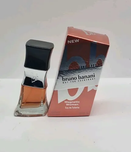 Bruno Banani Magnetic Woman Eau de Parfum 30 ml - Eau de Parfum für Damen mit einem verführerischen, orientalisch-blumigen Duft. Intensive Noten von Jasmin und Zedernholz sorgen für langanhaltende Sinnlichkeit und Frische.