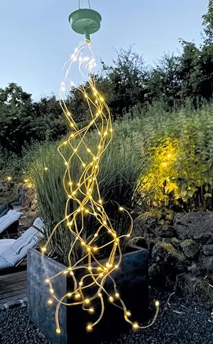 moses. Blatt & Blüte Solar-Lichtregen, 100 warmweiße LEDs an Kupferdraht-Strängen, inkl. Solarpanel mit Akku und Henkel zum Aufhängen, LED-Lichterkette mit Dämmerungsfunktion für drinnen und draußen