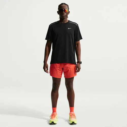 Nike Laufshirt M NK DF UV MILER SS - Sportliches Kurzarmshirt in Schwarz XL - Atmungsaktives und schnell trocknendes Laufshirt für den sportlichen Einsatz. Ideal für Läufer, die Wert auf Komfort und Funktionalität legen.