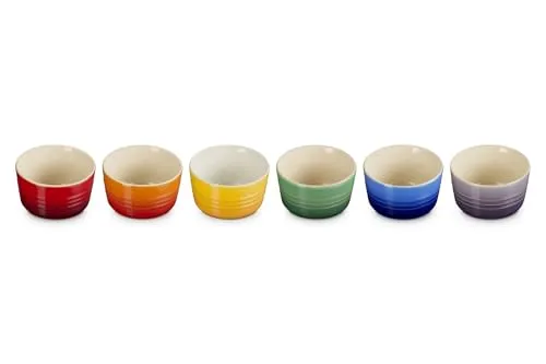 Le Creuset Steingut-Set Rainbow – 6 Mini-Auflaufformen - Set aus 6 Mini-Ramekins in bunten Farben. Hergestellt aus hochwertigem Steingut, das kratzfest und temperaturbeständig ist. Ideal für kreative Anrichte-Ideen und vielseitig einsetzbar.