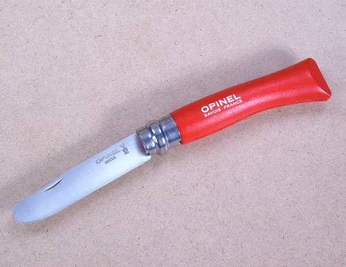 Opinel Kindermesser O61 - Sicheres Schnitzen für Kinder - Taschenmesser mit abgerundeter Klinge, ideal für die ersten Schnitte. Hergestellt in Frankreich, rostfreier Edelstahl und ein leichter Buchenholzgriff sorgen für Sicherheit und Komfort.