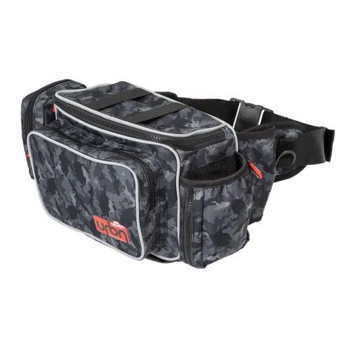 Berkley URBN Hip Bag Schwarz Camo – Unisex - Vielseitige Bauchtasche mit kompaktem Design und cleveren Lagerungsmöglichkeiten. Inklusive Tackle-Boxen für optimalen Transport. Maße: 26x18x16cm.