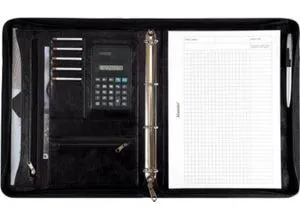 Alassio Ringbuchmappe "MASSA" A4 Lederimitat schwarz - Elegante Ringbuchmappe aus hochwertigem Lederimitat in Schwarz, ideal für die Organisation von Dokumenten im A4-Format.