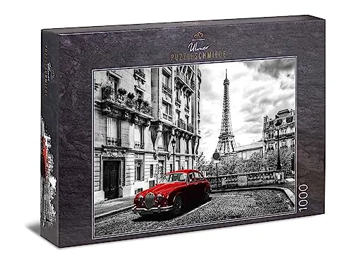 Ulmer Puzzleschmiede - Puzzle „Paris - mon Amour“ - Künstlerisches 1000 Teile Stadt-Puzzle - nostalgisches Paris-Motiv in schwarz-weiß mit rotem Auto und Eiffelturm als Hintergrund