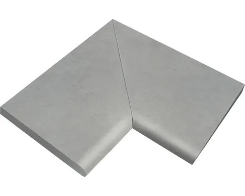 WESERWABEN® Pool- und Beckenrandstein Margo Perlgrau 90° Ecke - Eleganter WESERWABEN® Beckenrandstein Margo in Perlgrau für sichere Poolumrandungen. Ideal für eckige und runde Formate, frostbeständig und rutschhemmend für erhöhte Sicherheit.