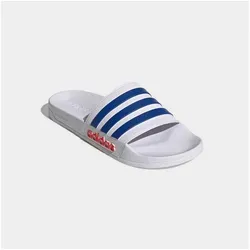 adidas SHOWER ADILETTE Badesandale - Sportlich und bequem in Weiß - Stylische Badelatschen in Cloud White/Royal Blue/Pure Ruby für perfekten Tragekomfort. Ideal für den Alltag oder das Schwimmbad, mit leicht profilierten Synthetiksohlen für optimale Dämpfung.