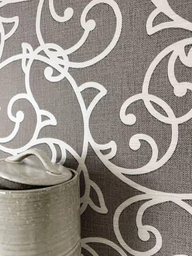 Newroom Vliestapete Varallo Braun Ornamente Vintage Strukturiert - Stilvolle Vliestapete im Vintage-Design, die jedem Raum eine elegante Note verleiht. Ideal für kreative Raumgestaltungen und zur individuellen Akzentuierung Ihrer Wände.