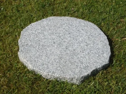 Trittstein Granit 40 x 3 cm grau - Hochwertiger Trittstein aus Granit, 40 x 3 cm, ideal für Gartenwege und langlebig dank witterungsbeständiger Eigenschaften.