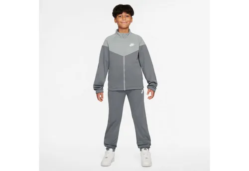 Nike Sportswear Trainingsanzug K NSW DF TRACKSUIT PK FZ für Jugendliche - Kombination aus Dri-FIT-Trainingsanzug für ältere Kinder. Schweißableitendes Material sorgt für trockenen Komfort, während Eingrifftaschen praktischen Stauraum bieten. Ideal für aktive Tage!