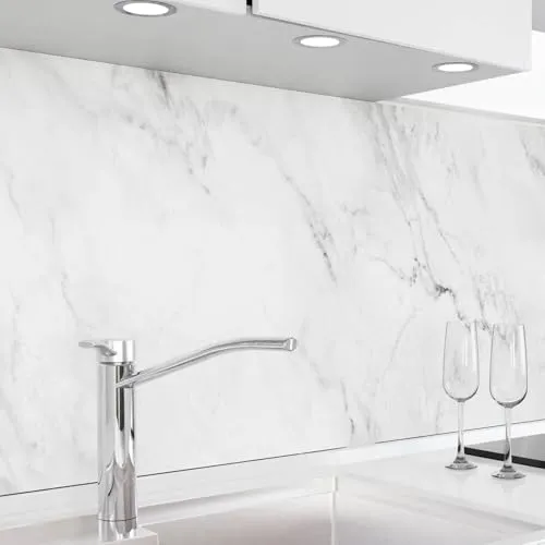 danario Küchenrückwand selbstklebend - Matt - Marmor weiß - 80cm x 500cm - 𝗙𝗥𝗘𝗜𝗘 𝗚𝗘𝗦𝗖𝗛𝗔𝗘𝗗𝗘𝗧: Verleihen Sie Ihrer Küche einen neuen Look mit dieser robusten, selbstklebenden Rückwand. Leicht zu reinigen und ideal für Mieter, da sie rückstandslos abziehbar ist.