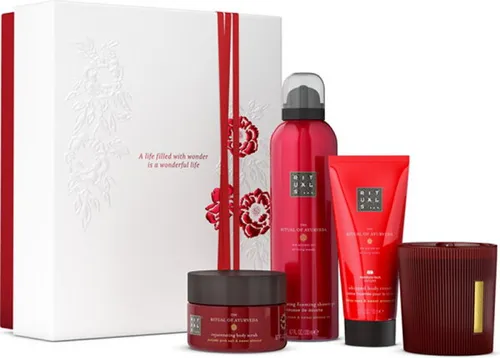 The Ritual of Ayurveda Medium Gift Set - Ganzkörperpflege mit Duschschaum, Körperpeeling, Körpercreme und Duftkerze. Verwöhnen Sie sich mit indischer Rose und Süßmandelöl für eine harmonische Auszeit.