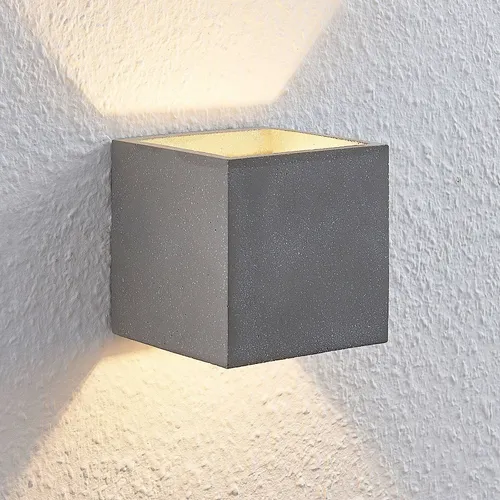 Lindby Wandleuchte Nellie, dimmbar, grau, modern - Lampen - Wandleuchte aus Beton in Würfelform, erzeugt effektvolles Licht nach oben und unten, ideal für stilvolle Akzentbeleuchtung.