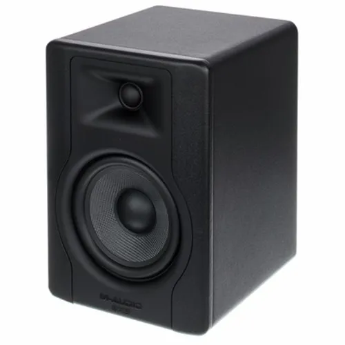 M-Audio BX5 D3 - Aktiver 5-Zoll Studiomonitor für Musikproduktion - Nearfield-Monitore mit 100 Watt Leistung und akustischer Raumsteuerung für präzisen Sound. Ideal für professionelle Musikproduktion und Mixing.