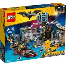 LEGO The Batman Movie 70909 - Batcave-Einbruch - Bauspielzeugset mit 4 Minifiguren und detailreicher Batcave, ideal für actionreiche Abenteuer und kreatives Spielvergnügen für Kinder ab 8 Jahren.