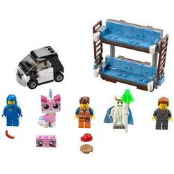 LEGO Movie Doppeldeckercouch – Emmet’s Abenteuer - Erlebe die Abenteuer mit Emmet und seinen Freunden auf der Doppeldeckercouch! Enthält 4 Minifiguren, abnehmbare Becher und coole Extras. Ideal für kreative Baustunden und Spaß für Kinder ab 7 Jahren.