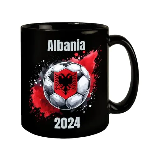 Fußball Albanien Flagge Tasse in Schwarz EM 2024 Sportbegeistert Landesfarben im Ball-Emblem Fußball-Sphäre