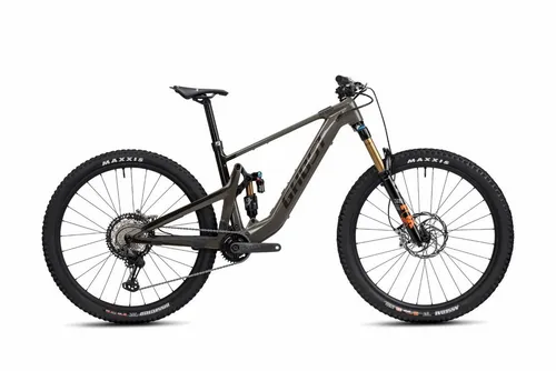 Ghost Path Riot Full Party E-Bike - warm grey / dark chocolat 46,5cm - E-Bike Fully mit unsichtbarem Antrieb von Fazua für ein sportliches Fahrgefühl. Ideal für Mountainbike-Liebhaber, die auch elektrisch unterwegs sein möchten.
