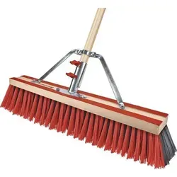 Straßenbesen Bulldozer PET+Elaston L.600mm rot/schwarz - Sonstige Reinigungsgeräte, 600 mm lange Borsten aus robustem PET für effektive Reinigung und Langlebigkeit, ideal für Straßen und große Flächen.