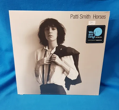 Patti Smith - Horses (LP) - Schallplatte von Patti Smith, ein Klassiker der Rockmusik. Erlebe die einzigartigen Klänge und Texte von "Horses" auf Vinyl.