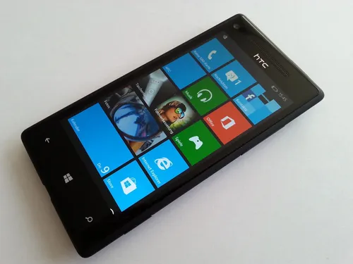 HTC Windows Phone 8X Smartphone 4,3 Zoll 16 GB Schwarz - Kompaktes Smartphone mit 4,3 Zoll Display und 16 GB Speicher. Ideal für alltagstaugliche Anwendungen und multimediale Nutzung. Dual-Core-Prozessor sorgt für flüssige Leistung.