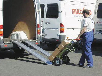 Altec-GmbH Auffahrrampe ABS für Kleinfahrzeuge, 250kg Tragkraft - Auffahrrampe aus Aluminium, ideal für Rollstühle und Motorräder. Mit beidseitigem Rand und 200 cm Länge für sicheren Höhenausgleich. Made in Germany.