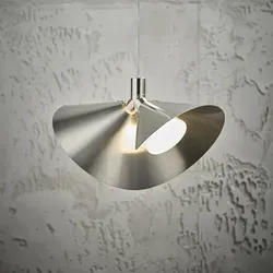 Frandsen Peel Pendelleuchte - Brushed Stainless Steel, 39 cm - Moderne Pendelleuchte aus gebürstetem Edelstahl mit opalweißem Glasdiffusor für gleichmäßiges Licht. Ideal für stilvolle Inneneinrichtungen.