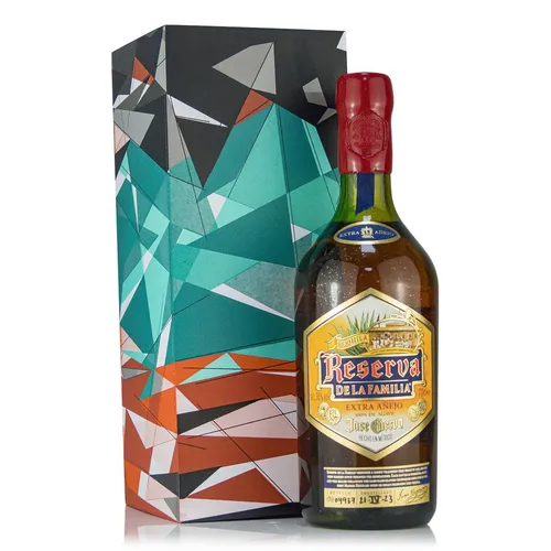 Jose Cuervo Reserva de la Familia Tequila – Premium Tequila aus blauer Agave - Tequila aus 100 % blauer Weber Agave, zweifach destilliert und bis zu 30 Jahre gereift. Ideal für besondere Momente mit komplexen Aromen von Eichenholz, Mandeln und Trockenfrüchten.
