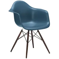 Vitra Stuhl Eames Plastic Armchair RE 63x83x59 cm meerblau, Gestell: Ahorn nussbaumfarbig, Designer Charles & Ray Eames