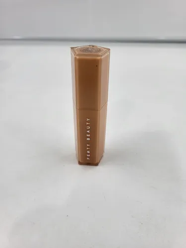 Fenty Beauty Gloss Bomb Stix - Glänzender Gloss-Stick 'Lip Kiss' 4 g - Feuchtigkeitsspendender Hybrid-Gloss mit mittlerer Pigmentierung und intensivem Glanz. Ideal für ein farbintensives Ergebnis und langanhaltenden Komfort.