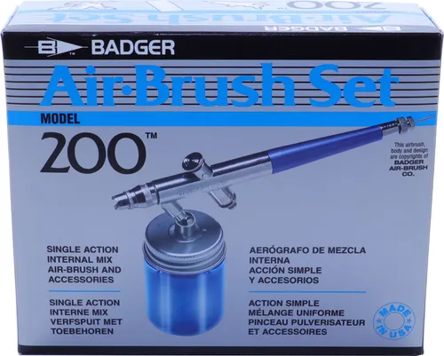 Badger Airbrush Pistole Modell 200-5 mit Zubehör - Die Badger Airbrush Pistole Modell 200-5 ist ideal für Einsteiger. Mit 0,77 mm Düsenstärke und zwei Farbgläsern ermöglicht sie präzise Anwendungen. Inklusive Luftschlauch und Adapter für Druckluftdosen.