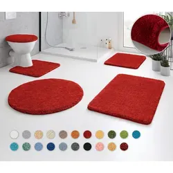 Kleine Wolke Badematte RELAX, rutschhemmend und fußbodenheizungsgeeignet - Badteppich aus 100% Polyacryl, 30 mm hoch, ideal für Sicherheit und Komfort im Bad. Maschinenwaschbar und in stilvollem Rubin erhältlich.