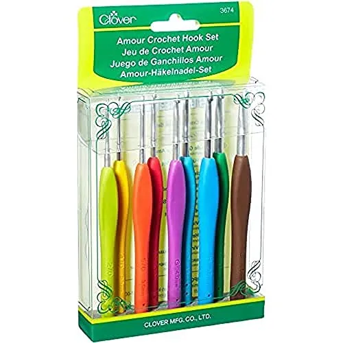 Clover MID Häkelnadel Set Amour, 9 Größen 2.00-6.00 mm - Häkelnadeln mit ergonomischem Griff für komfortables Arbeiten. Ideal für präzises Häkeln mit feinen Garnen, perfekt für lange Projekte.