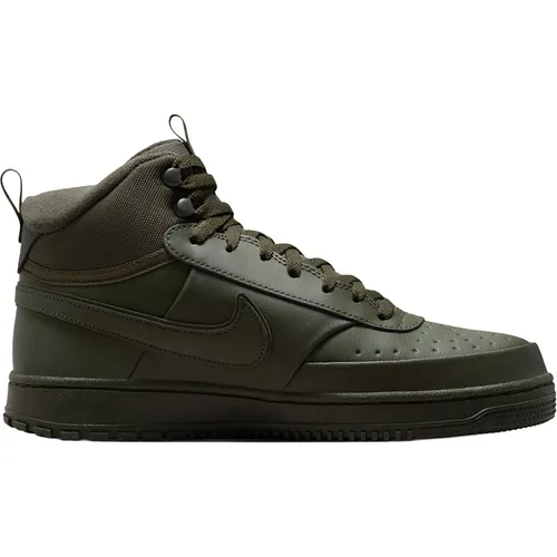 Nike Court Vision Mid Winter Sneaker 44 - Warmer Retro Basketball Sneaker mit hohem Schaft in Oliv/Schwarz, isolierend und perfekt für den Alltag. Entdecke weitere Top-Angebote von Nike im Online-Shop von Bergfreunde.de!